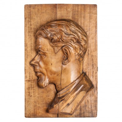 Rzeźba w drewnie, profil mężczyzny. Aut. J. Popiel. Sygnowana.